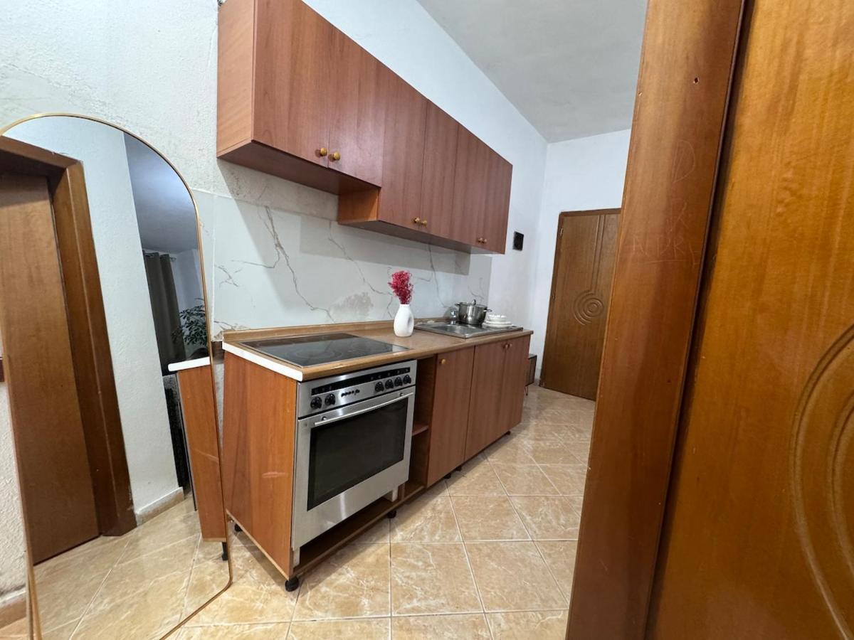 Apartment Spacious And Affordable Tirana